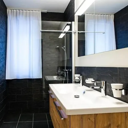 Sleeps 8 Wifi דירה אנגלברג